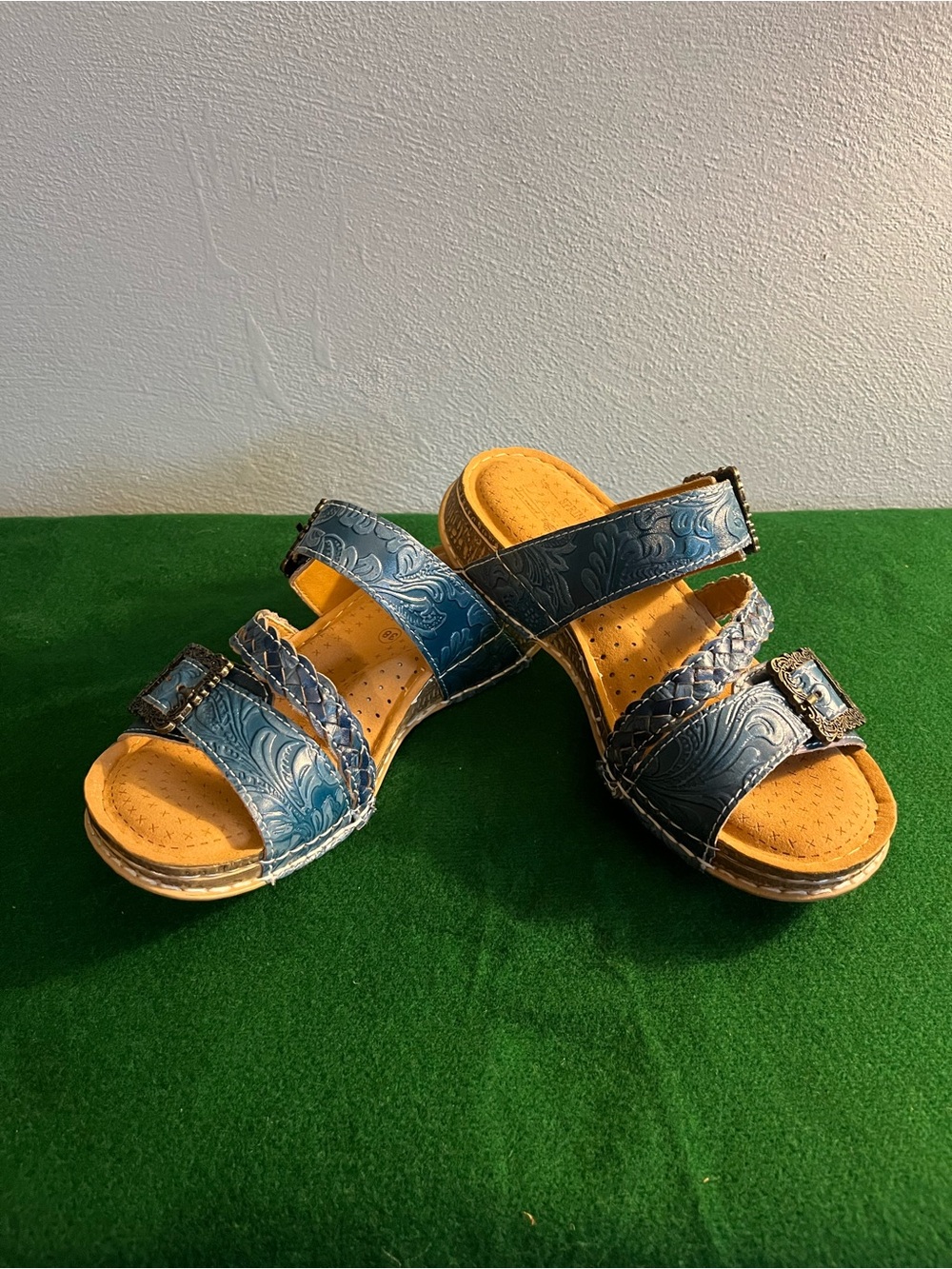 L'Artiste Spring Step Size 38 Blue Astra‎ Sandals Embossed Leather Ornate Buckle - Picture 11 of 11